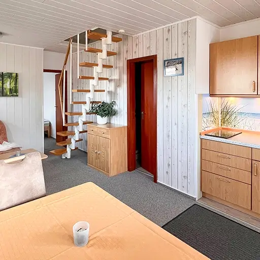 Wohnzimmer mit Küche
