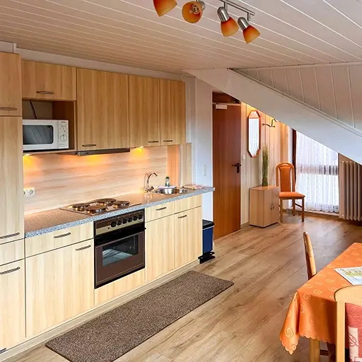 Wohnzimmer mit Küche
